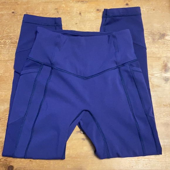 Lululemon All The Right Places Crop Sz 6 Blue - Picture 2 of 8
